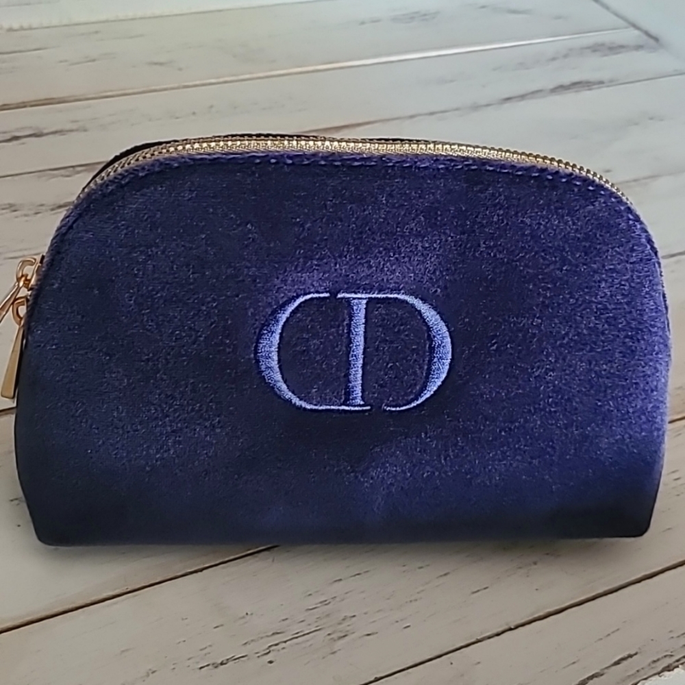 DIOR Beauty - 2023 Holiday Trousse Pouch in navy blue velvet